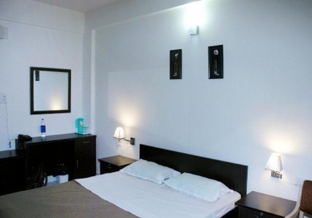 Maple Inn Budget Hotel Bangalore Room photo