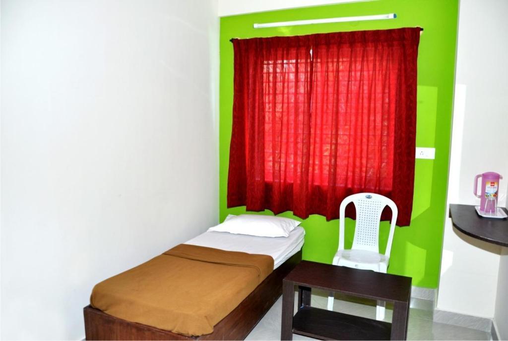 Maple Inn Budget Hotel Bangalore Exterior photo
